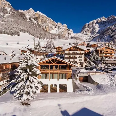 Contact Us At What App - 0041-798-079-427 To Book!! Modern Chalet In Colfosco Centre Vila
